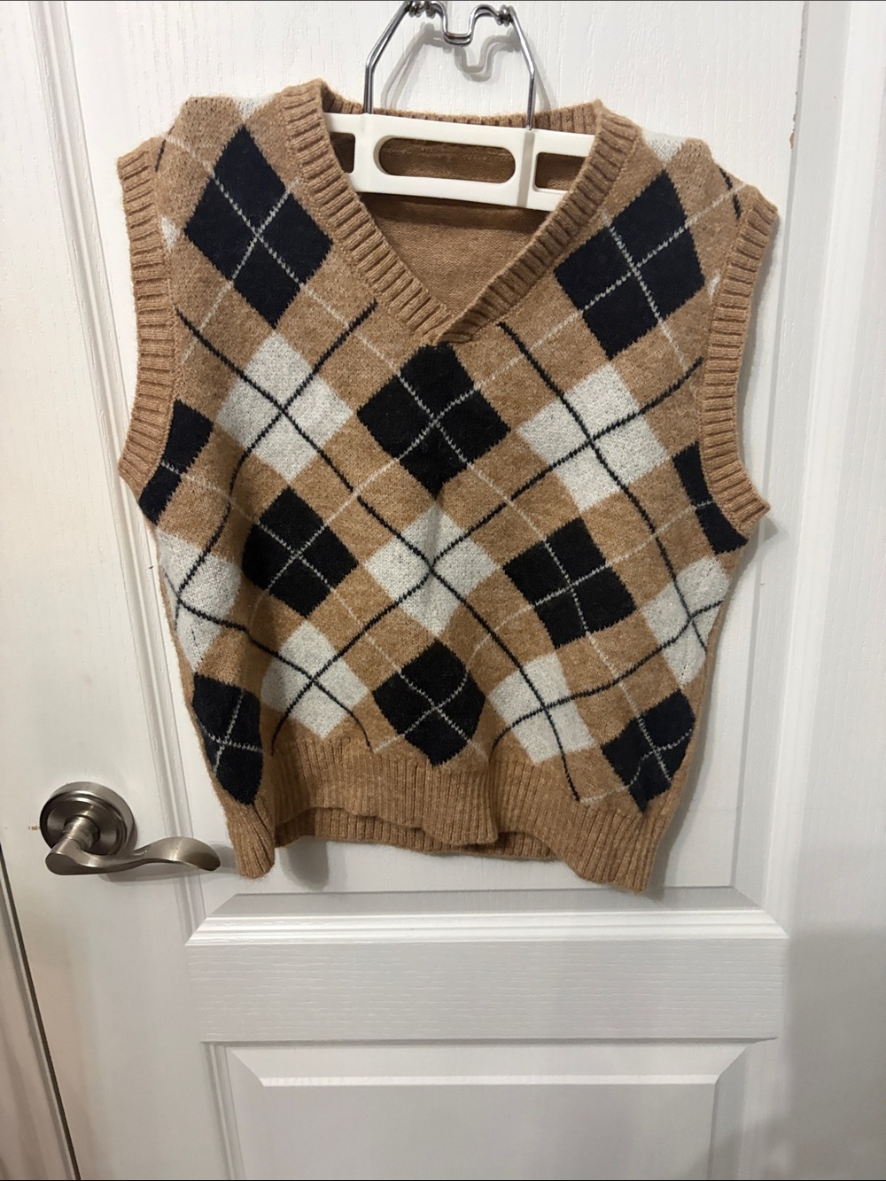 Argyle V-Neck Sweater Vest in Camel, Black & Cream